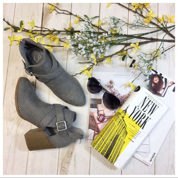 ❗️LAST PAIR❗️ Gray buckle bootie - Picture 5 of 5